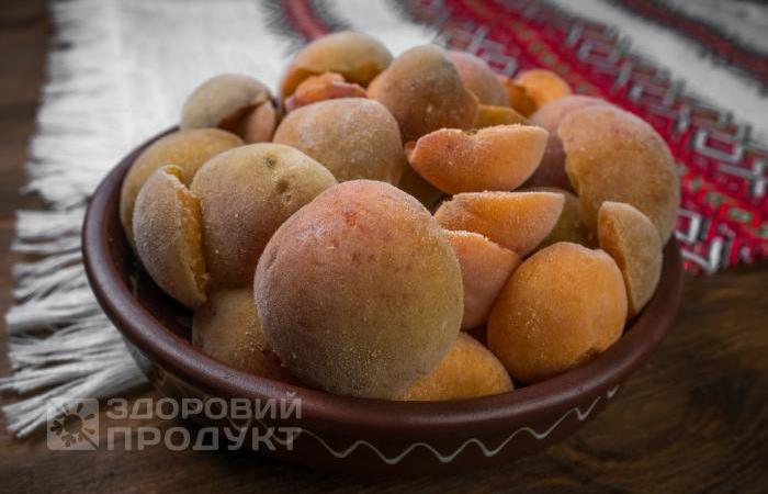 Frozen apricots (halves), Ukraine.