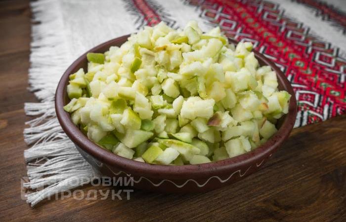 Frozen apples with skin (cube)